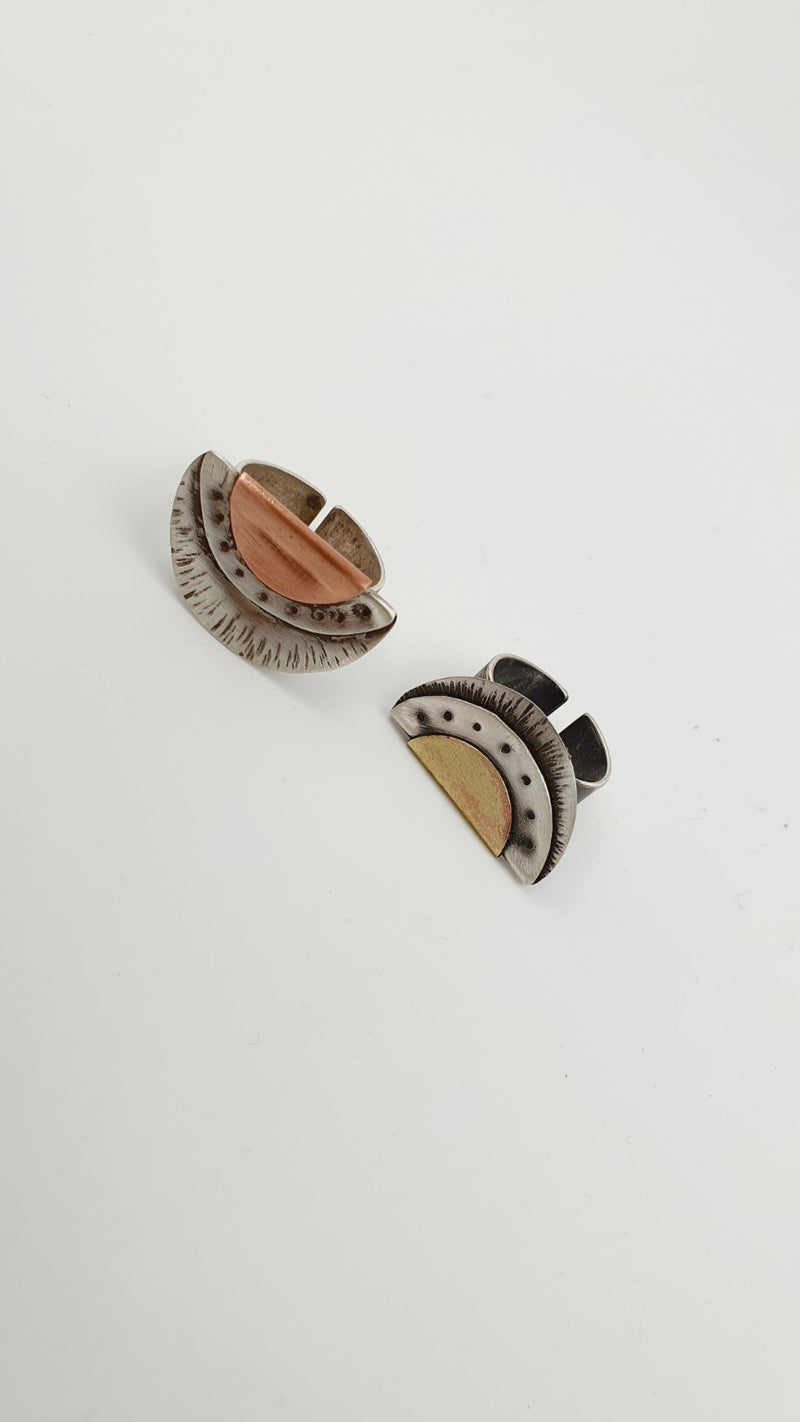 Two layered fan rings in oxidized sterling silver with copper or brass