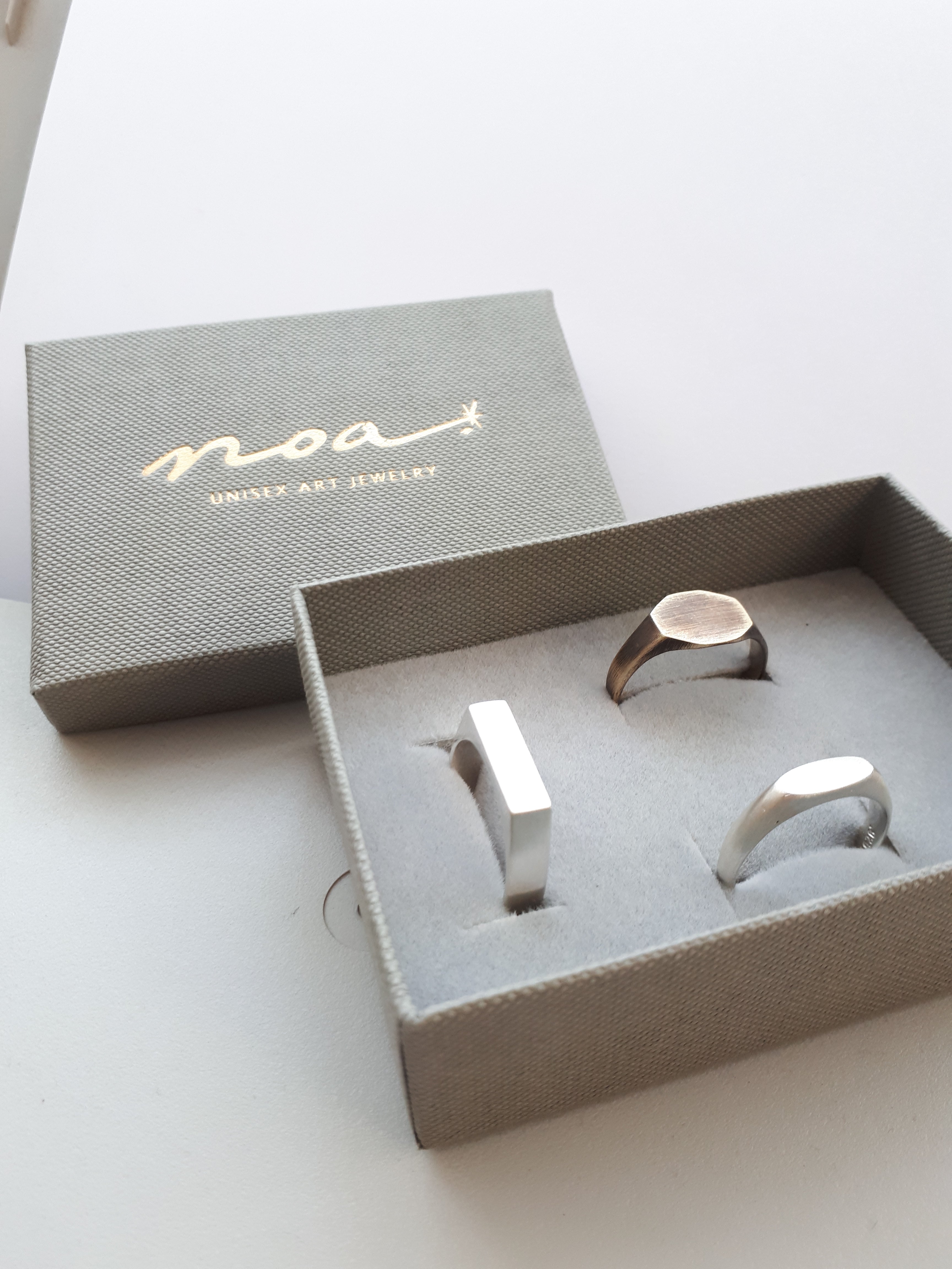 Slim Signet Ring - Narrow Rectangle signet Ring for Men & Women